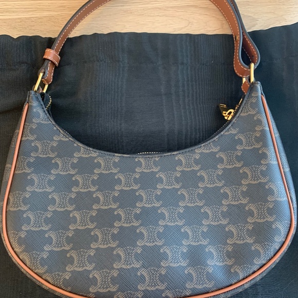 CELINE Ava Bag in Triomphe Canvas and Calfskin - Picture 4 of 12